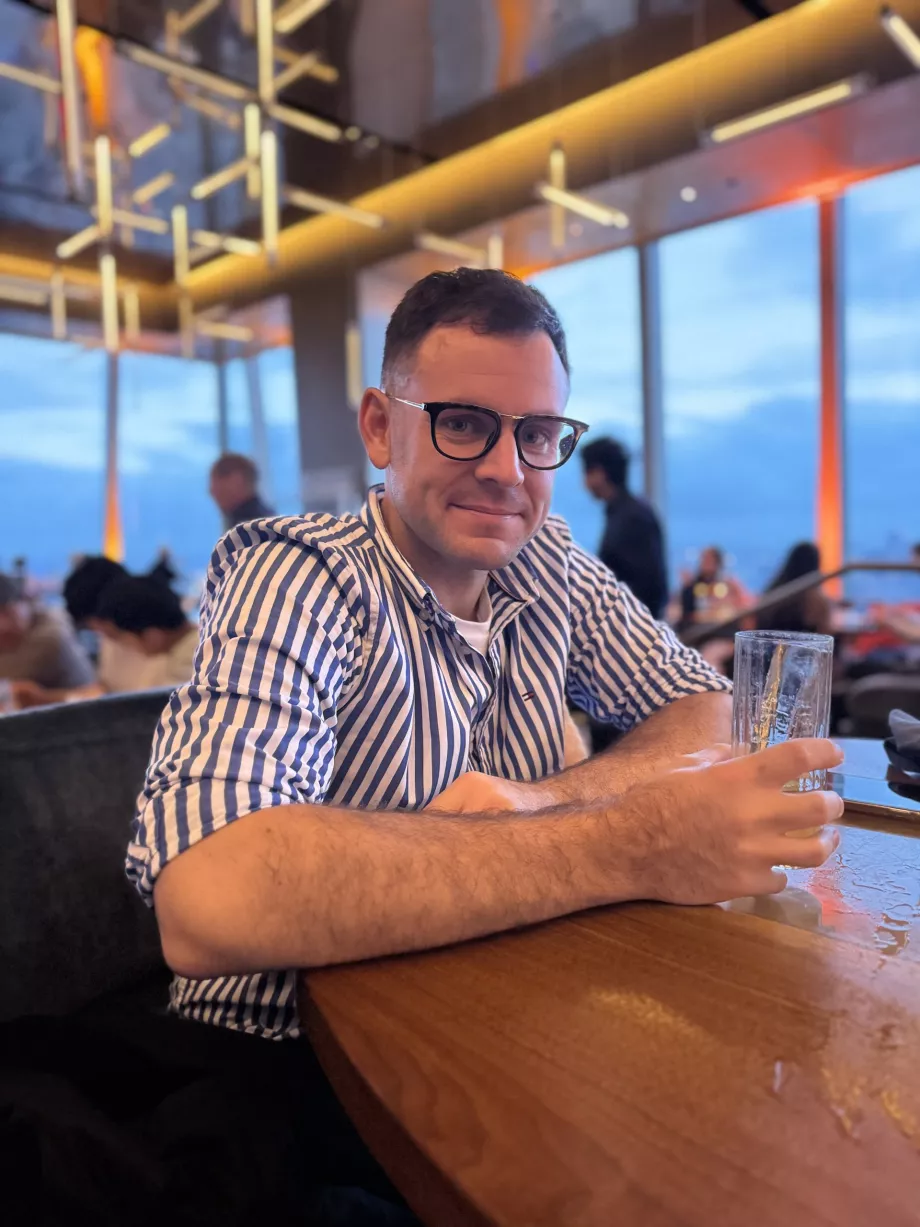 Εγώ στο εστιατόριο Peak