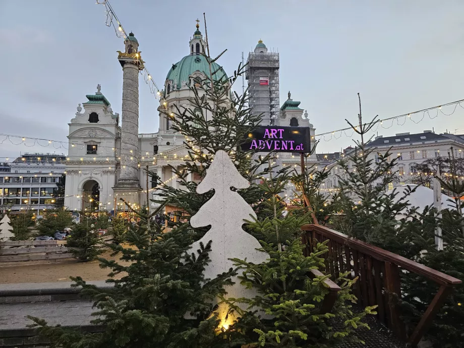 Αγορές μπροστά από την Karlskirche