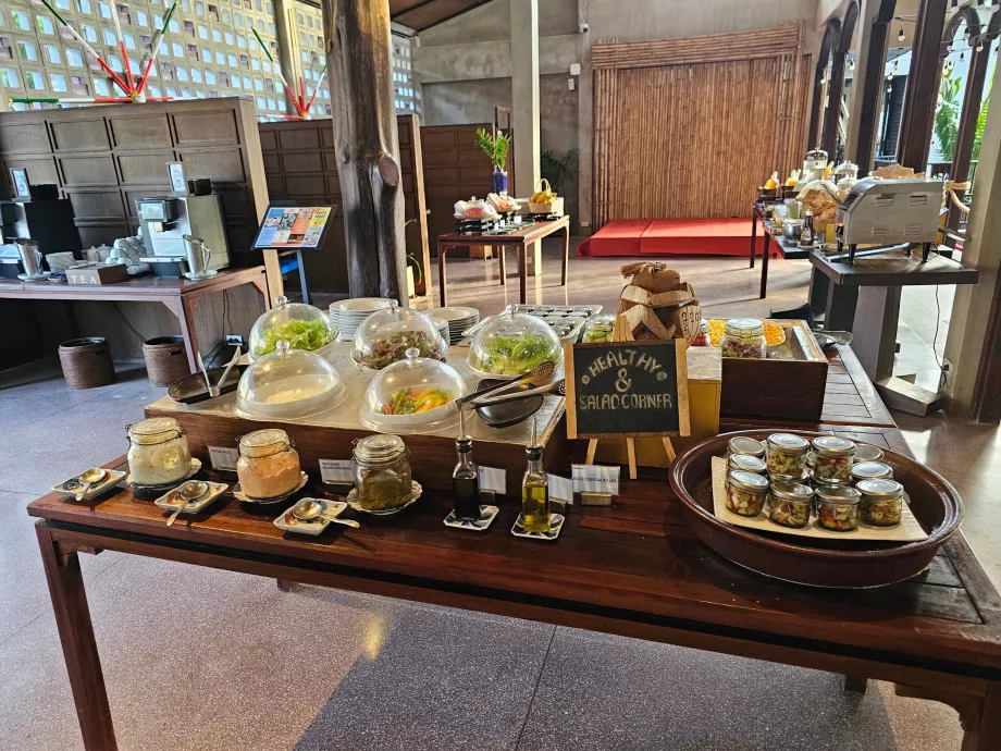 Πρωινό - υγιεινό και γωνιά σαλάτας