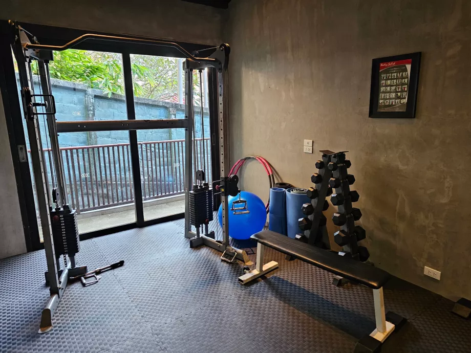 Γυμναστήριο με παλιό εξοπλισμό