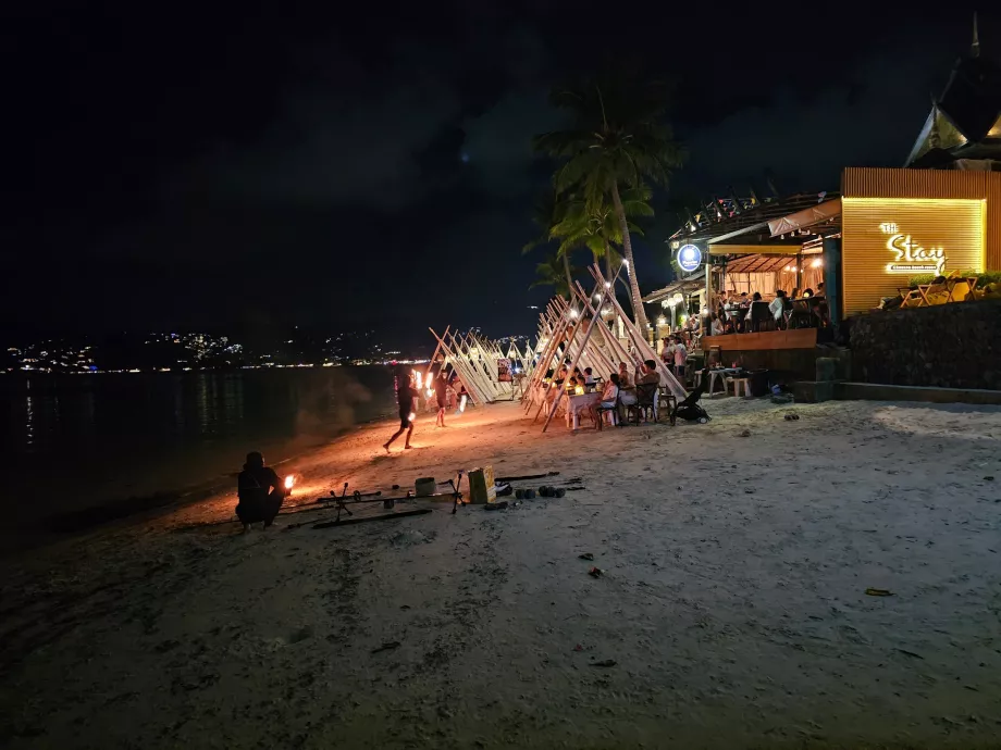 Σόου φωτιάς στην παραλία Chaweng