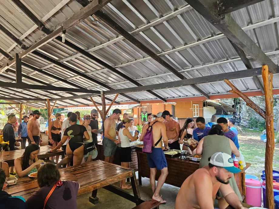 Το γεύμα περιλαμβάνεται στην τιμή του ταξιδιού