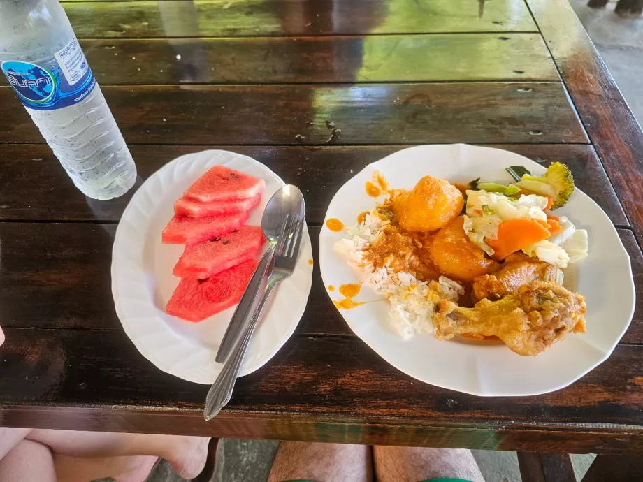 Το γεύμα περιλαμβάνεται στην τιμή του ταξιδιού