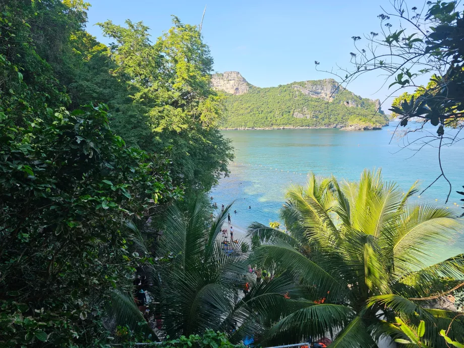 Θέα στο δρόμο προς τη λίμνη Emerald