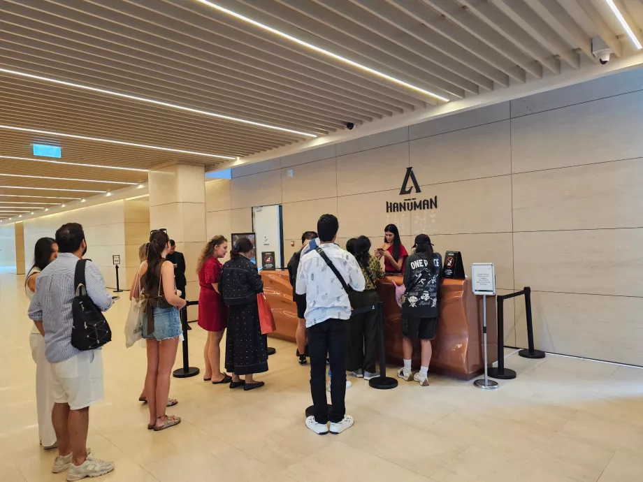 Akara Sky Hanuman - Υποδοχή στο υπόγειο