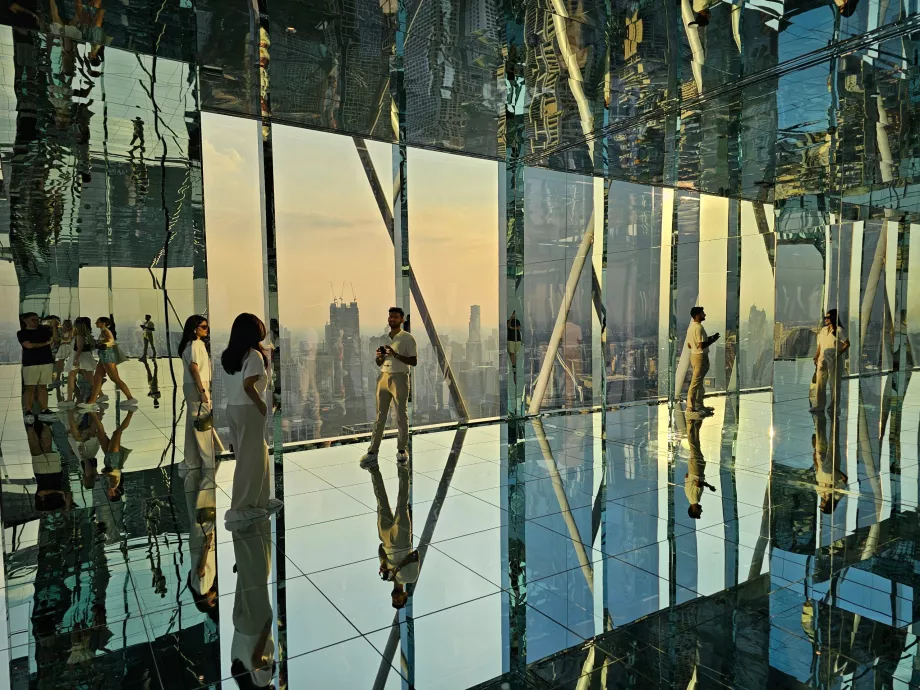 Akara Sky Hanuman - Αντανάκλαση της Μπανγκόκ