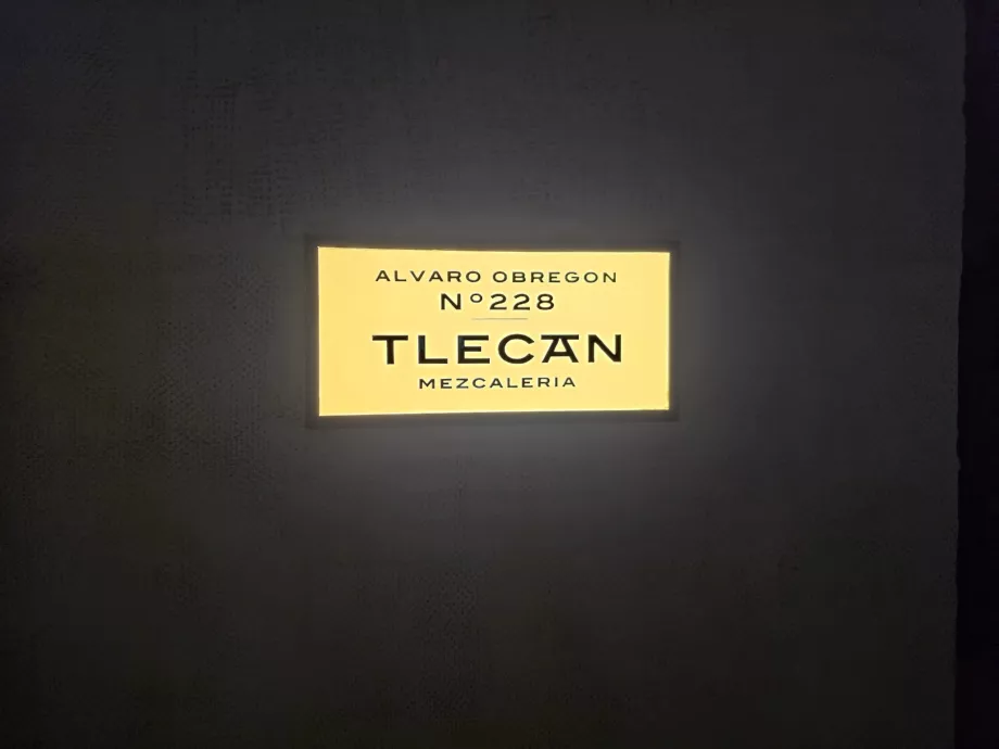 Bar Tlecán, κεντρική σκηνή