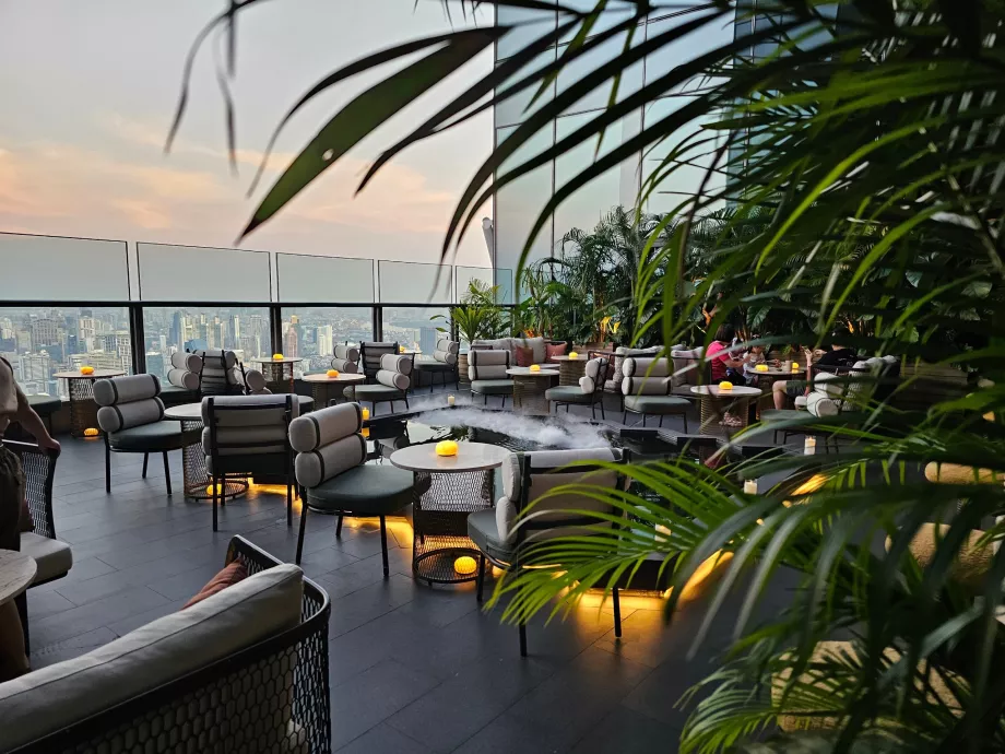 Εστιατόρια στο Akara Sky Hanuman