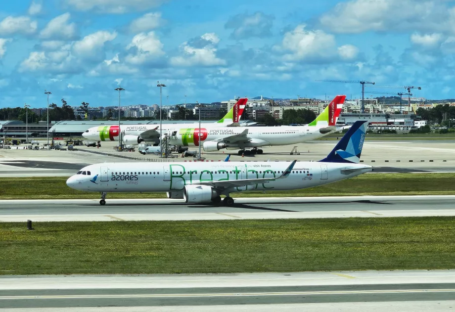 Azores Airlines, Airbus A321 στη Λισαβόνα με την επιγραφή "Breathe"