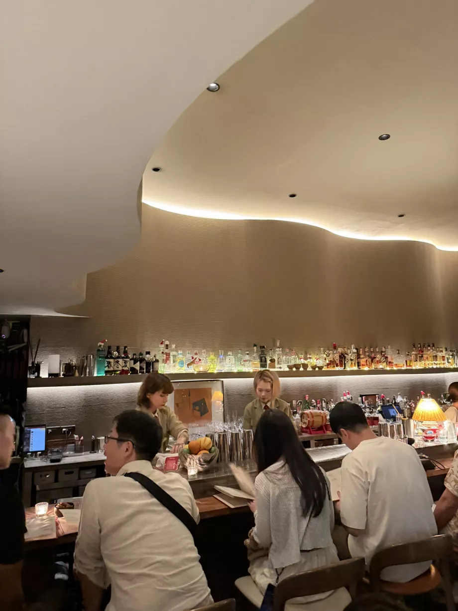 Dry Wave Cocktail Studio - περιβάλλον