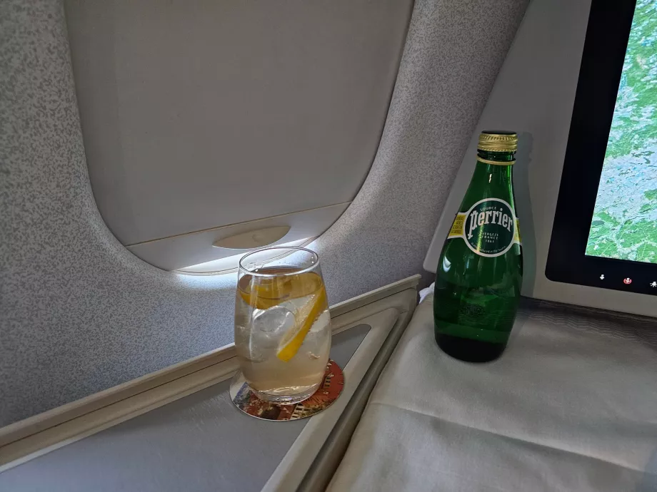 Νερό ανά πάσα στιγμή κατά τη διάρκεια της πτήσης