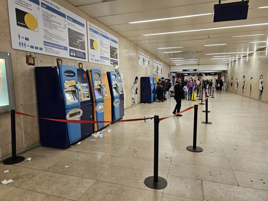 Αυτόματοι πωλητές εισιτηρίων στο μετρό (ισχύει επίσης για λεωφορεία και τραμ)