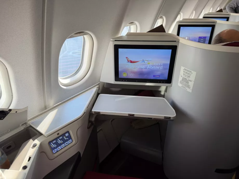 Τραπέζι και οθόνη