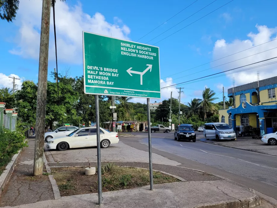 Κυκλοφοριακές πινακίδες στην Αντίγκουα