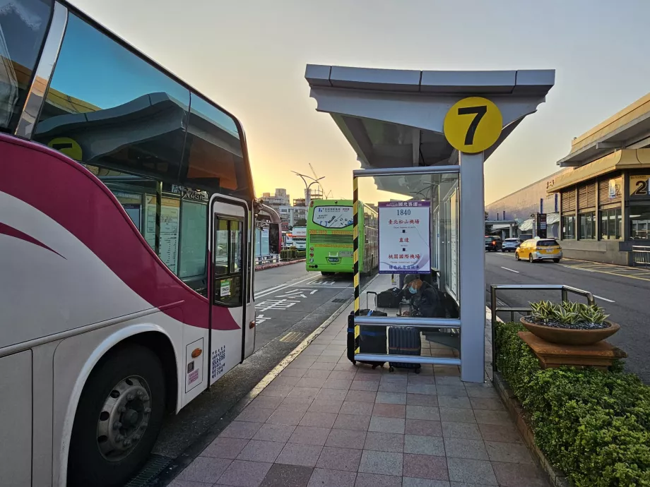 Στάση λεωφορείου προς το αεροδρόμιο Taoyuan TPE
