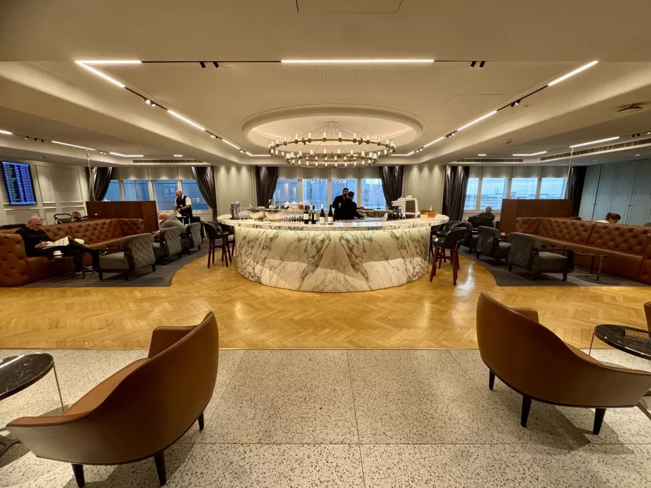 Σαλόνι στον επάνω όροφο με μπαρ