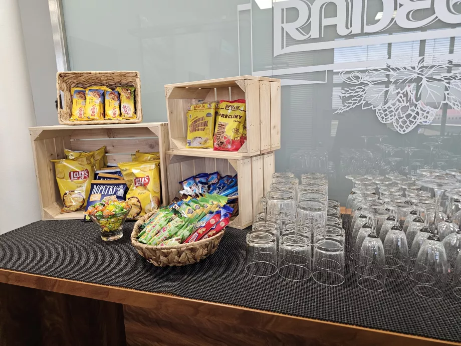 Γλυκά, πατατάκια και αλμυρά σνακ