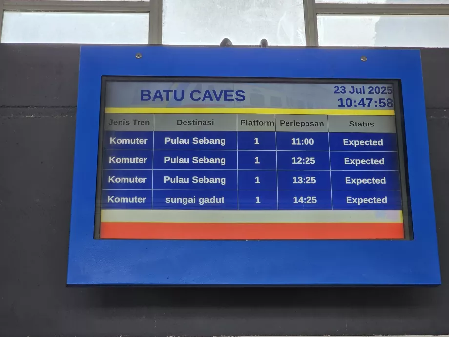 Πίνακες πληροφοριών στο σταθμό Batu Caves