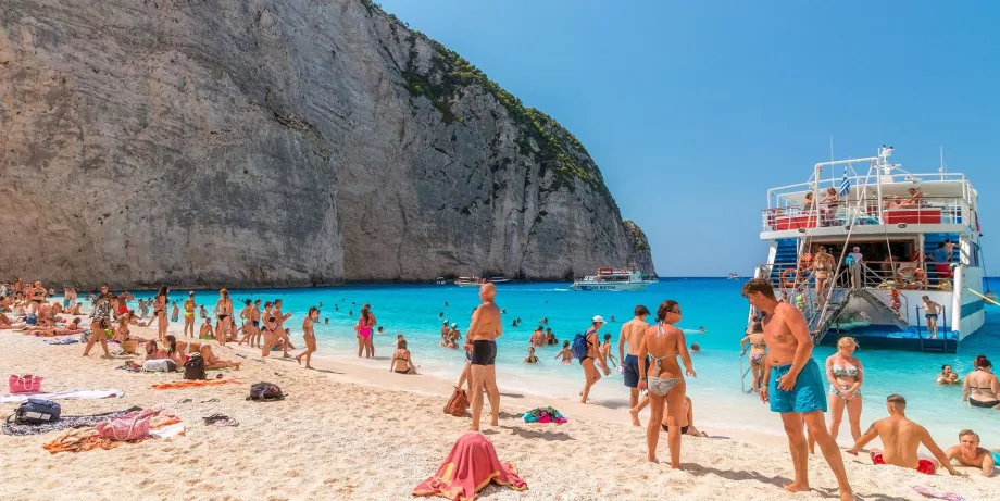 Κολύμβηση στο Navagio