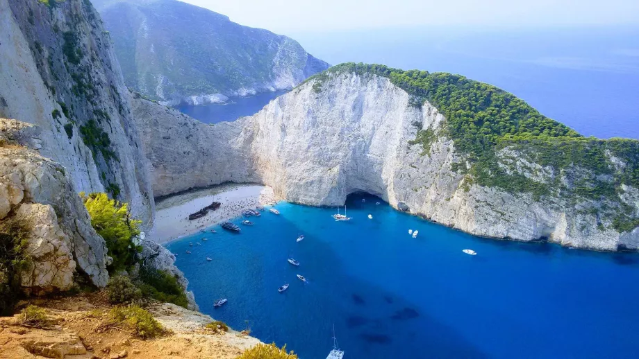 Θέα της παραλίας Ναυάγιο