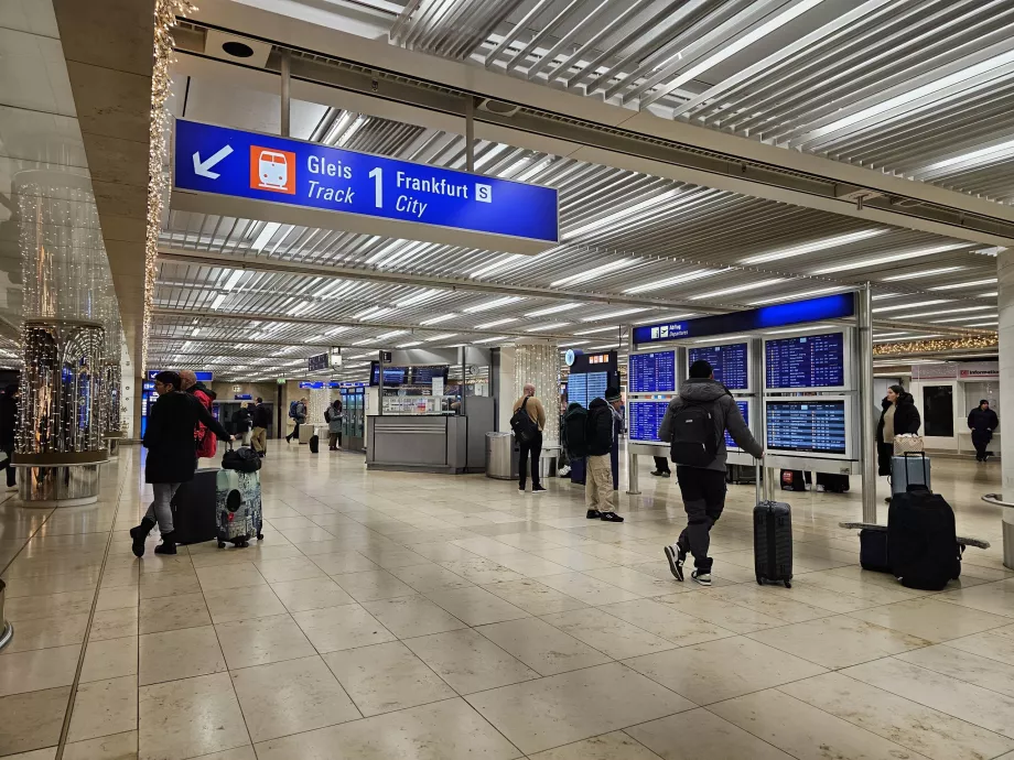 Σιδηροδρομικός σταθμός, αεροδρόμιο FRA