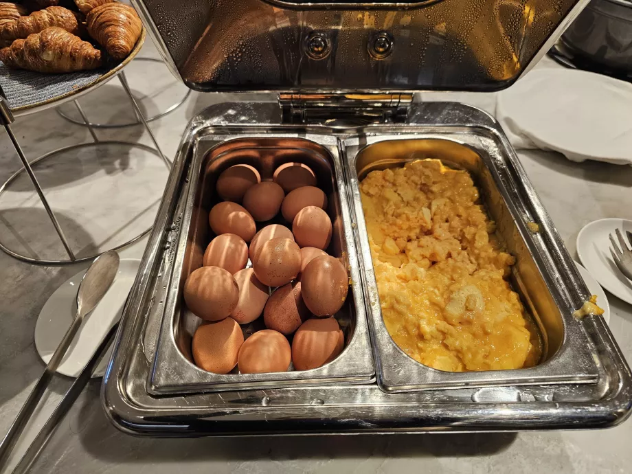 Προσφορά πρωινού - ζεστά γεύματα