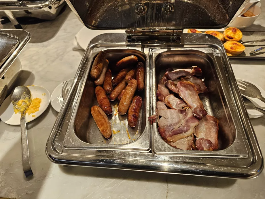 Προσφορά πρωινού - ζεστά γεύματα