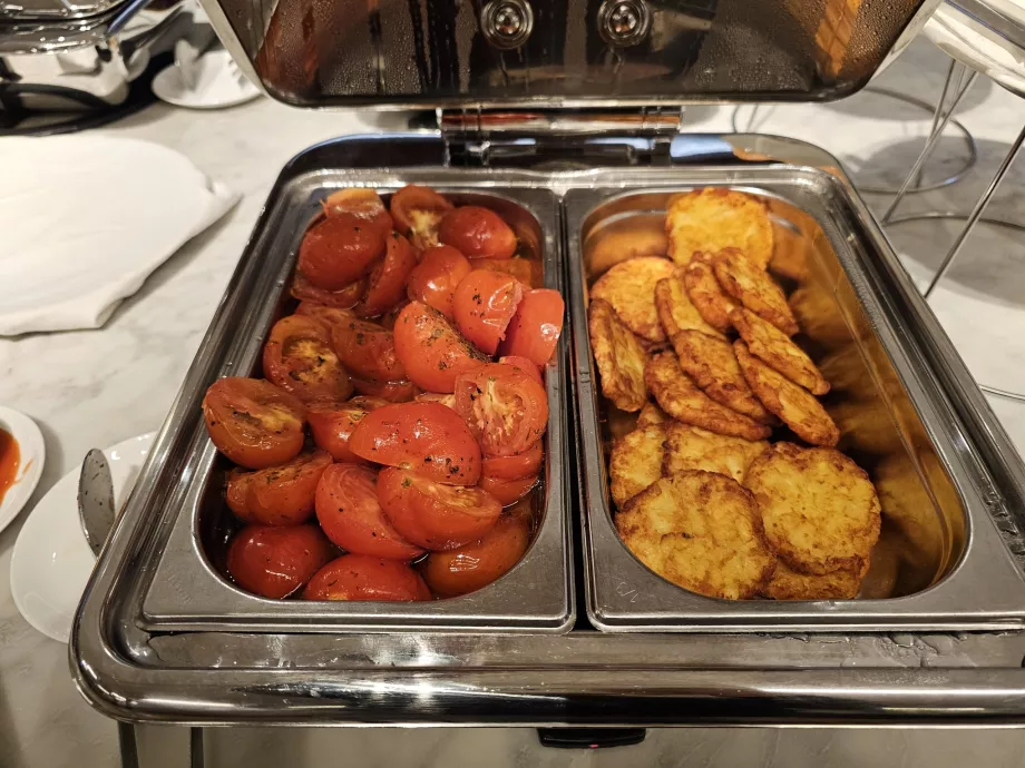 Προσφορά πρωινού - ζεστά γεύματα