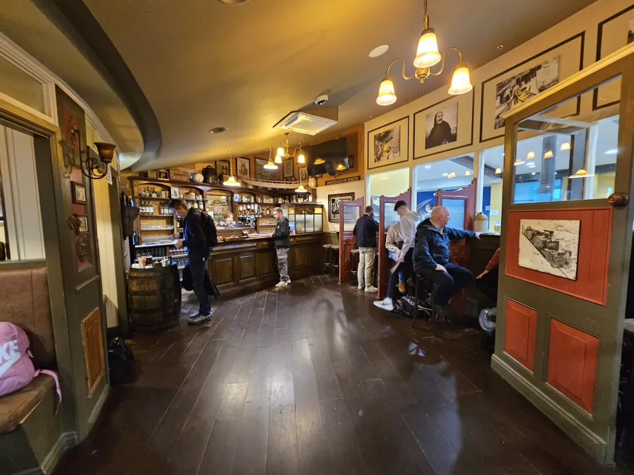 Παμπ μετά τον έλεγχο ασφαλείας