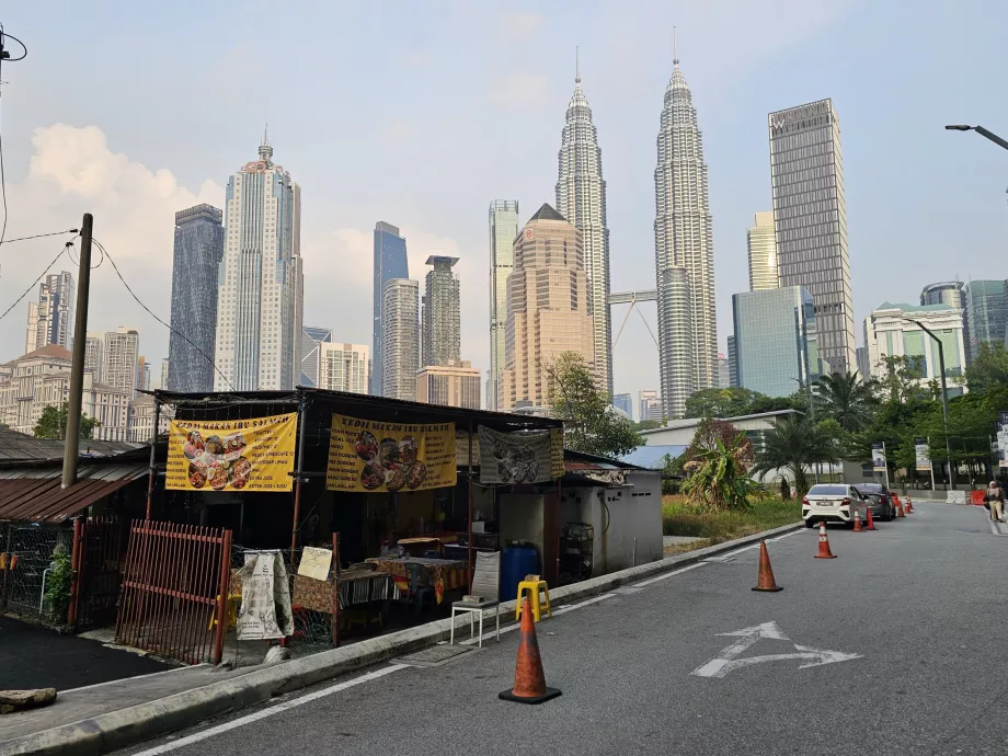 Θέα από την περιοχή Kampung Baru