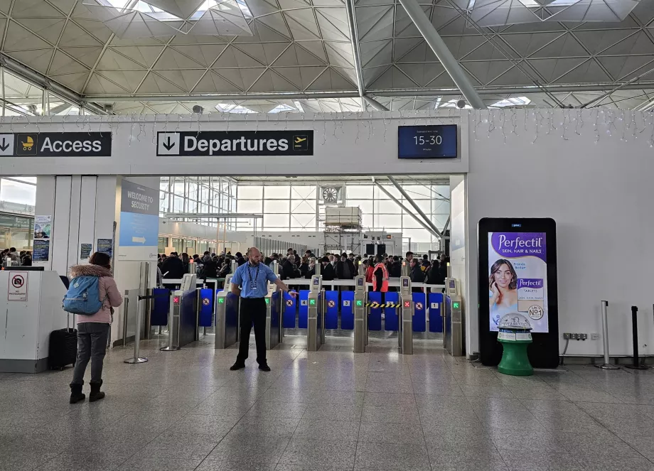 Έλεγχος ασφαλείας, αεροδρόμιο STN