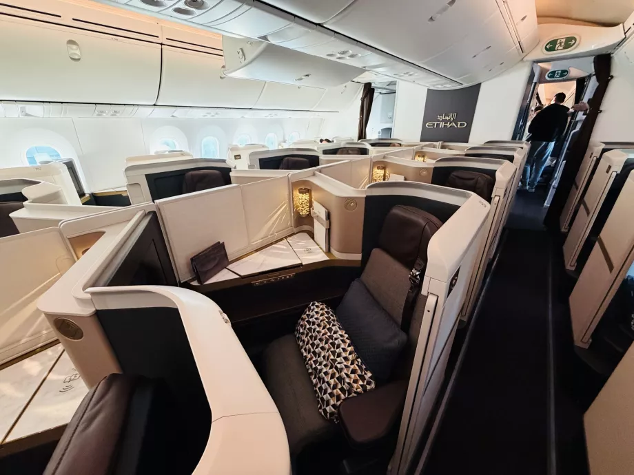 Η νεότερη καμπίνα business class της Etihad B789