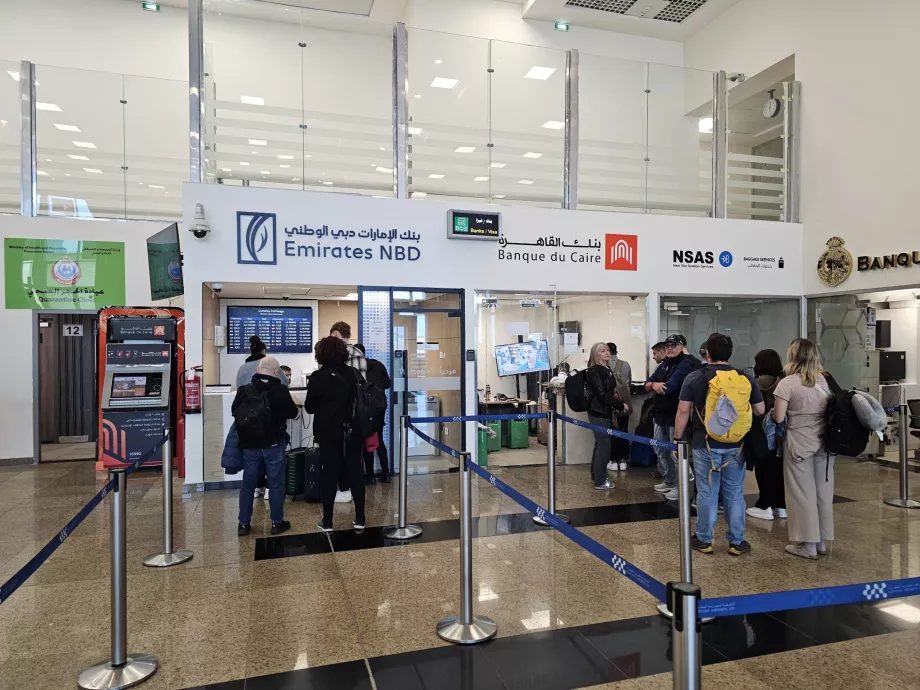 Τραπεζικά γκισέ για την αγορά βίζας