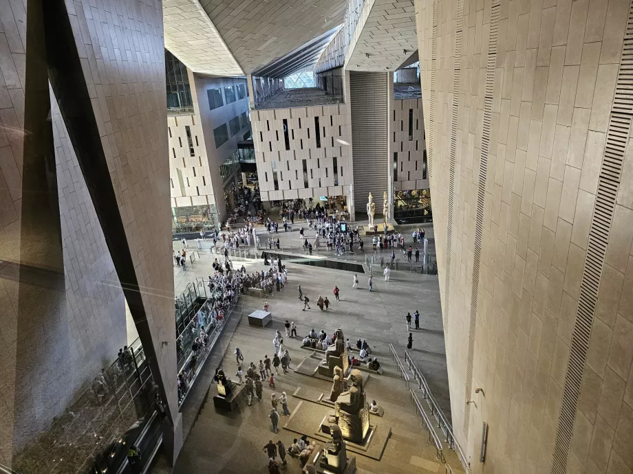 Άποψη της κεντρικής αίθουσας