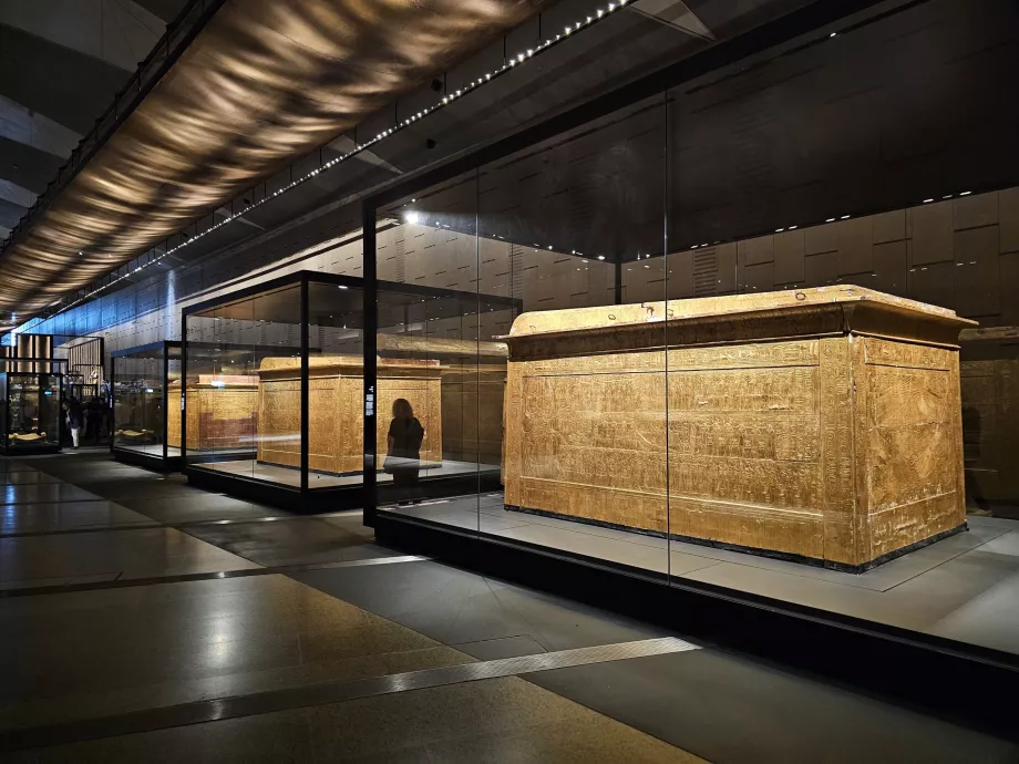 Τάφοι στις κύριες στοές