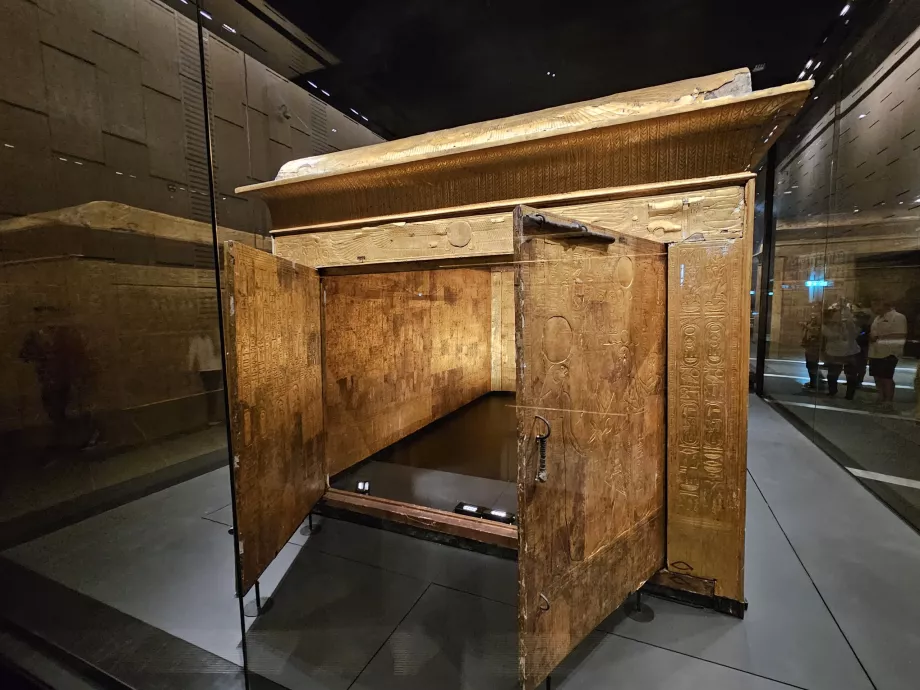 Τάφοι στις κύριες στοές