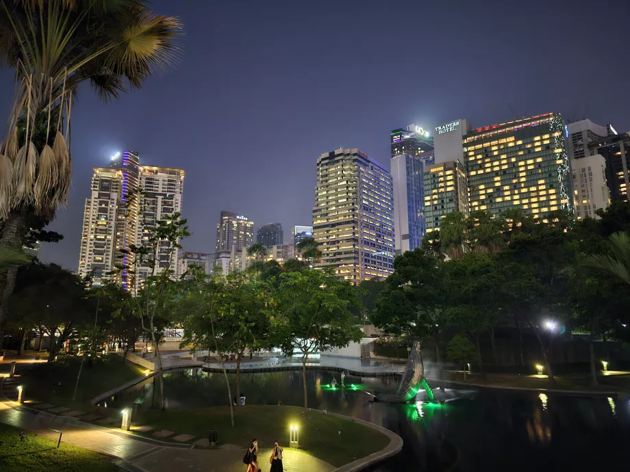 KLCC Park κατά τη διάρκεια της νύχτας