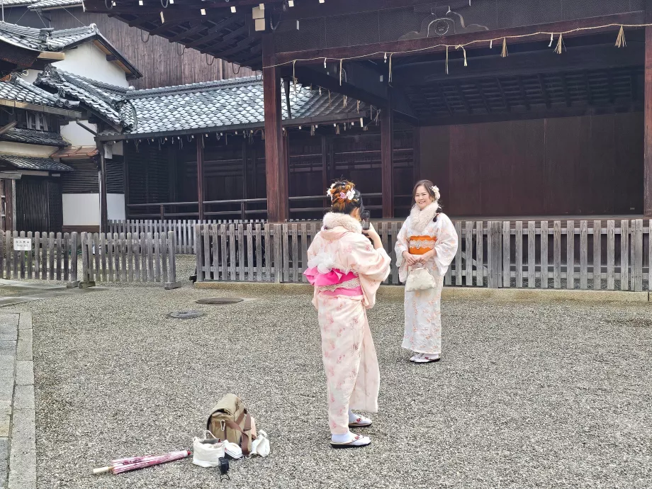 Πεζοπορία με κοστούμια γκέισας