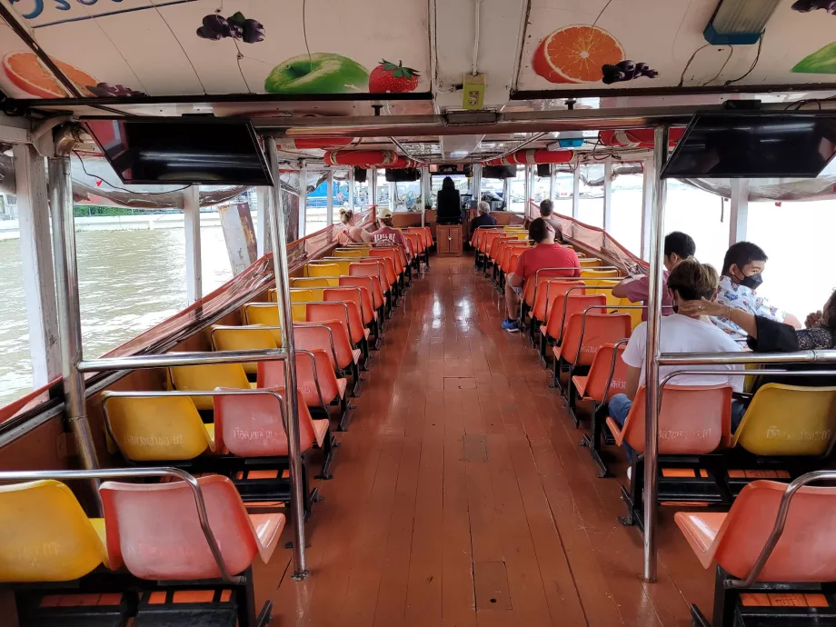 Εσωτερικό του Chao Phraya Express Boat