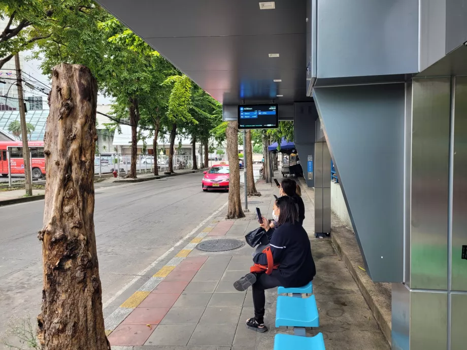 Σύγχρονη στάση λεωφορείου