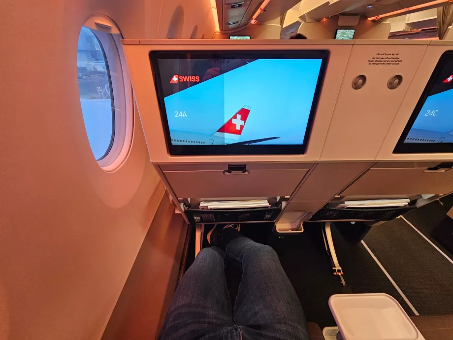 Χώρος για τα πόδια και οθόνη