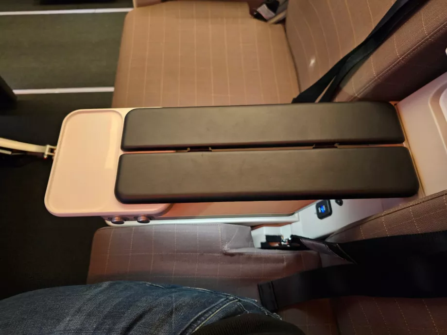 Υποβραχιόνιο και χώρος αποθήκευσης