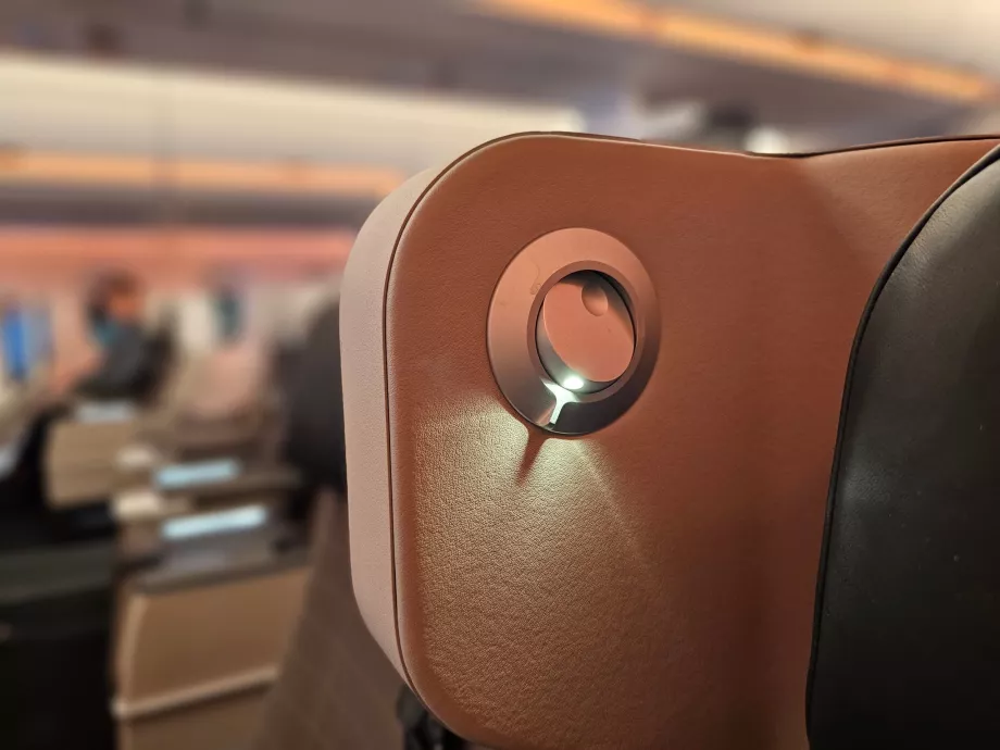 Λάμπα ανάγνωσης δίπλα στο κάθισμα