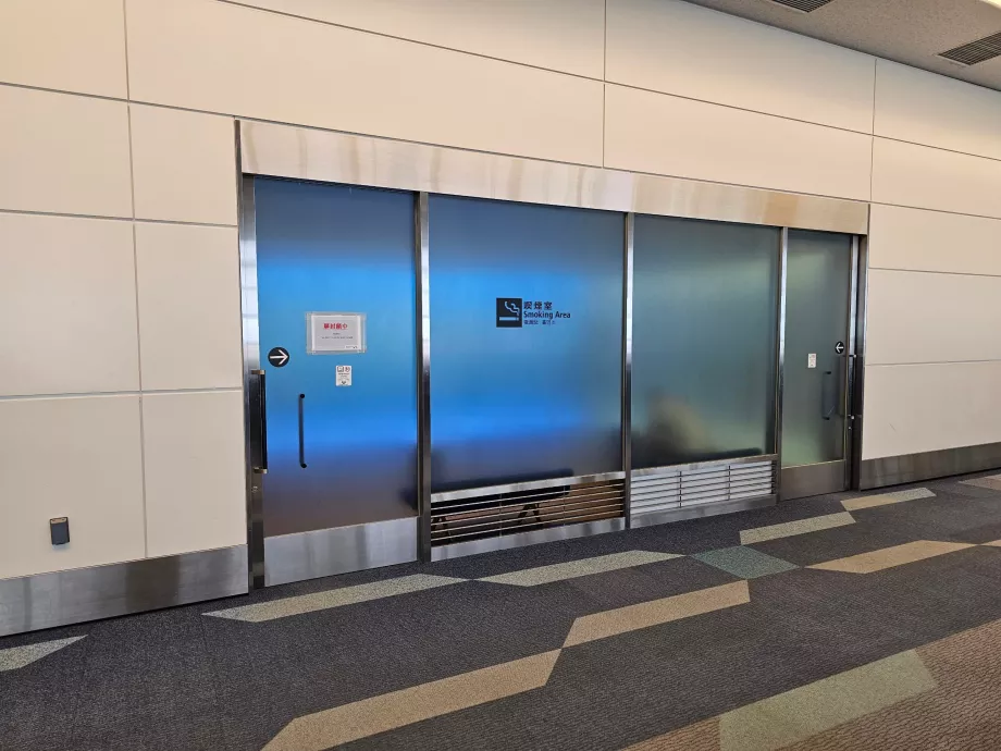 Χώροι καπνιζόντων στη ζώνη διέλευσης