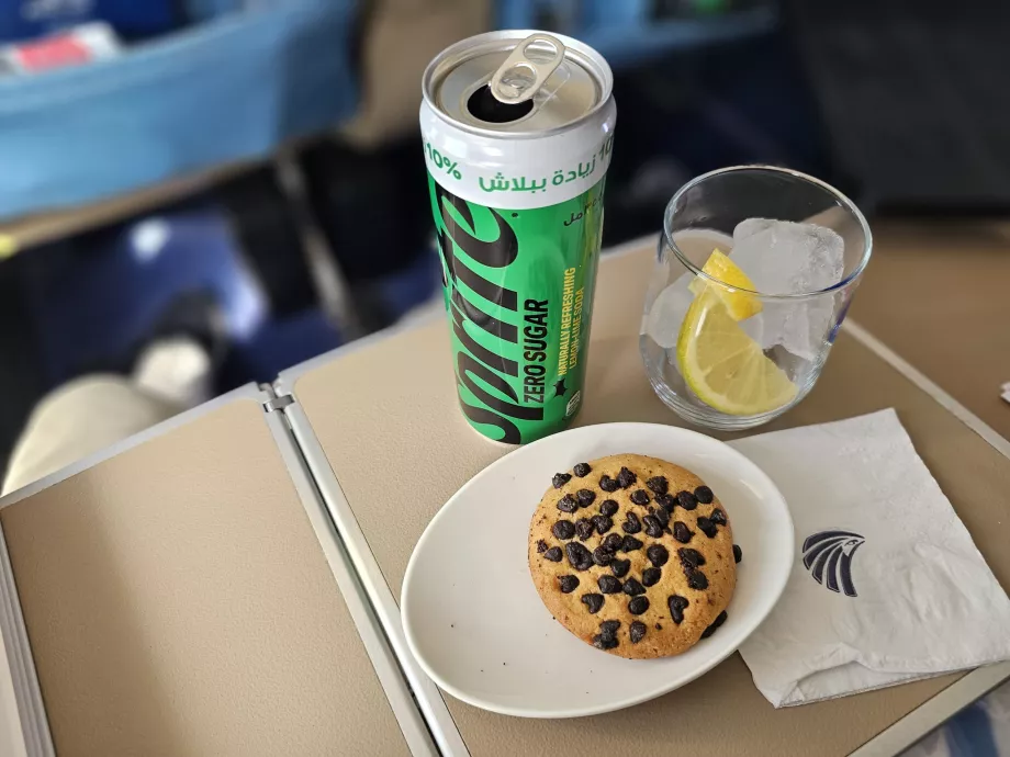 Πρώτο σνακ αμέσως μετά την απογείωση