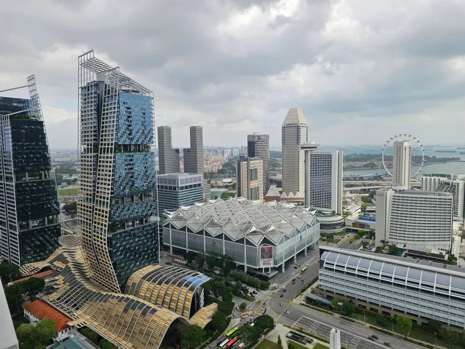 Θέα από το μπαλκόνι στην άλλη πλευρά