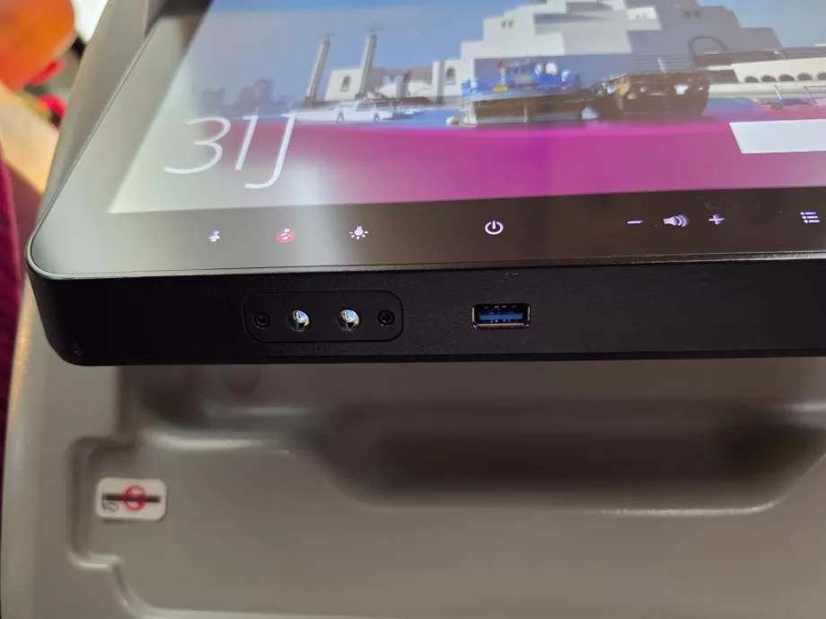 Θύρα USB στην οθόνη του συστήματος ψυχαγωγίας (IFE)
