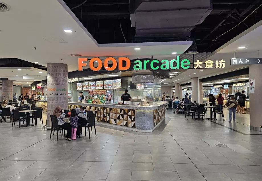 Food Court, Αεροσταθμός 2, δημόσιος χώρος