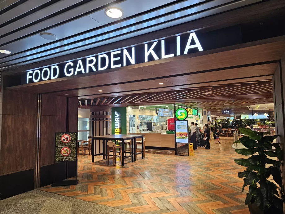 Food Court, Αεροσταθμός 1, δημόσιος χώρος