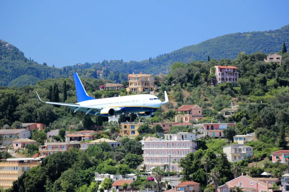 Προσέγγιση στο αεροδρόμιο της Κέρκυρας